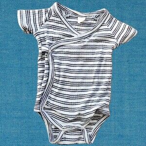 Kate Quinn Green Stripe Organic Cotton Kimono Bodysuit  6–12 Months Short Sleeve